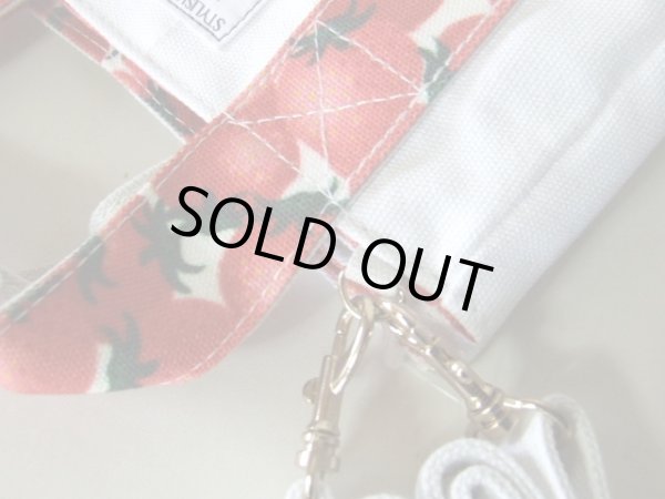 画像10: スマホの操作をカバンに入れたまま出来る2wayミニトートバッグ苺柄（２色有）【メール便ok】 (10)