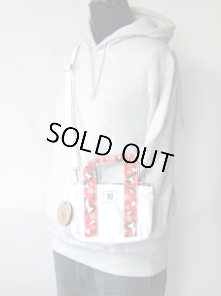 画像11: スマホの操作をカバンに入れたまま出来る2wayミニトートバッグ苺柄（２色有）【メール便ok】 (11)