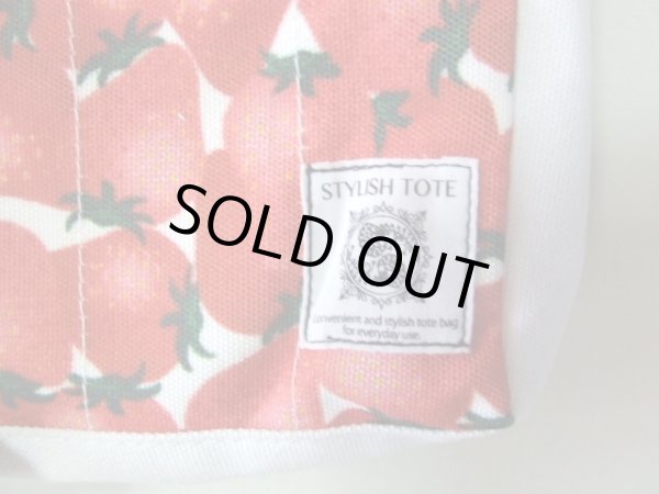 画像9: スマホの操作をカバンに入れたまま出来る2wayミニトートバッグ苺総柄（２色有）【メール便ok】 (9)