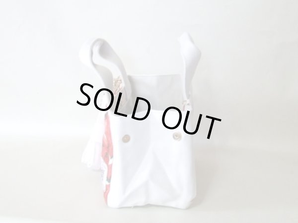 画像5: スマホの操作をカバンに入れたまま出来る2wayミニトートバッグ苺総柄（２色有）【メール便ok】 (5)