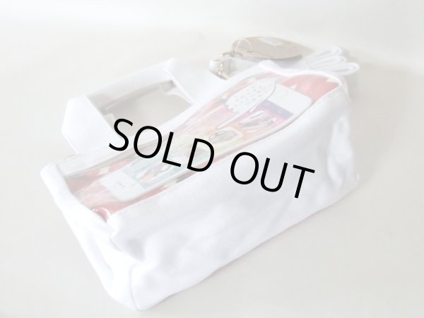 画像4: スマホの操作をカバンに入れたまま出来る2wayミニトートバッグ苺総柄（２色有）【メール便ok】 (4)