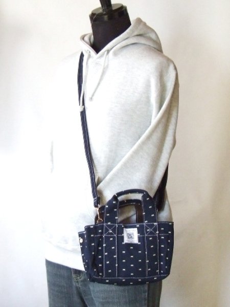 画像8: スマホの操作をカバンに入れたまま出来る2wayミニトートバッグ／リボン柄（２色有） (8)