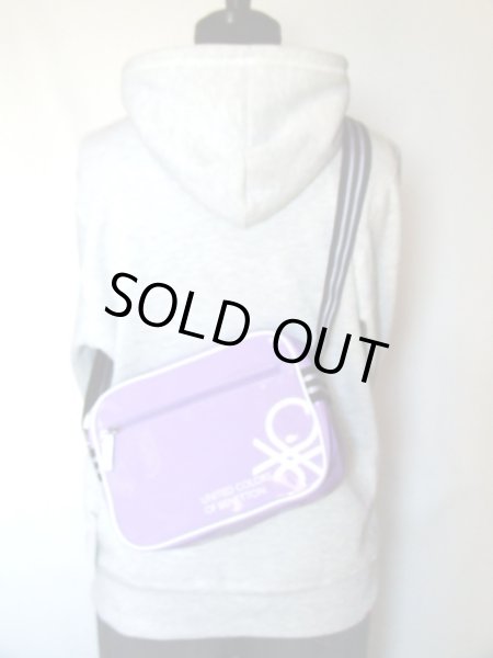 画像7: 【訳あり】女性に人気のベネトンBENETTONレディース向け斜め掛けエナメルミニショルダーバッグ／紫 (7)