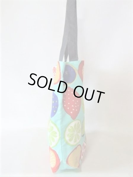 画像4: カラフルなフルーツ柄ミントカラーA４トートバッグ (4)