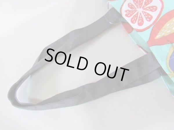 画像8: カラフルなフルーツ柄ミントカラーA４トートバッグ (8)