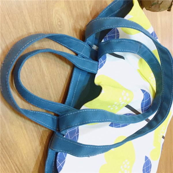 画像2:  レディースかわいいイエローフラワーイラストの2WAYキャンバストートバッグ (2)