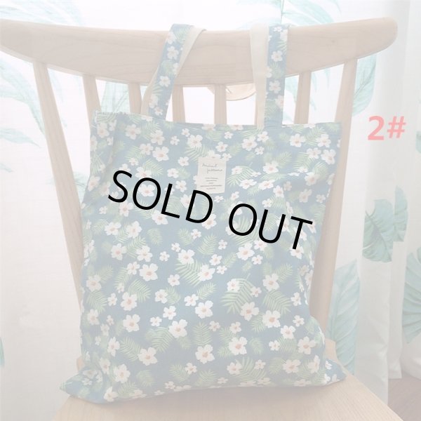 画像2: レディース綺麗なハイビスカス柄プリント軽量エコトートバッグ＜メール便ok＞ (2)