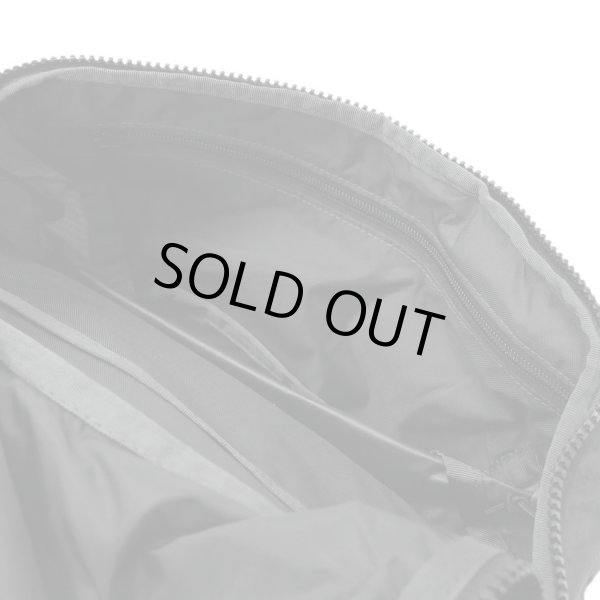 画像7: ノースフェイスTHE NORTH FACE ボディーバッグ ウエストバッグ ＜ブラック×グレー＞3.5 L (7)