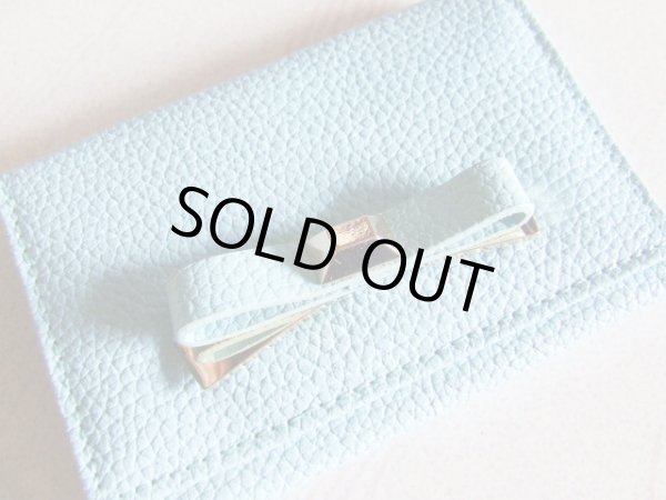 画像3: ＜訳あり＞働く女性の声が形になった！両面牛革使用の高級感があるリボンモチーフ名刺入れ／ライトブルー (3)