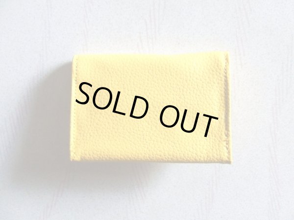 画像2: ＜訳あり＞働く女性の声が形になった！両面牛革使用の高級感があるリボンモチーフ名刺入れ／イエロー  (2)