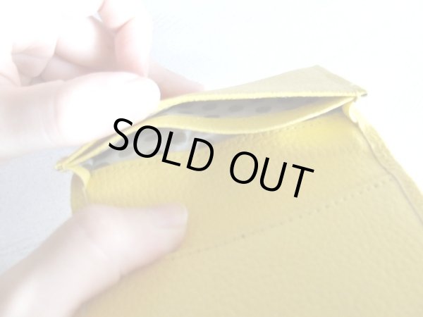 画像6: ＜訳あり＞働く女性の声が形になった！両面牛革使用の高級感があるリボンモチーフ名刺入れ／イエロー  (6)