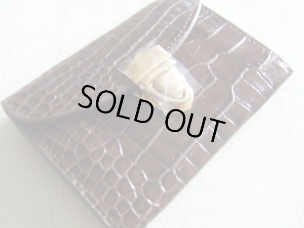 画像4: ＜訳あり＞<大幅値下げ＞高級感があるイアリアレザークロコ柄の名刺入れ／ダークブラウン (4)