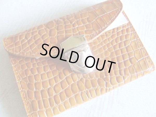 画像2: イアリアレザー高級感があるクロコ柄の名刺入れ／キャメル＜訳あり＞＜送料無料＞ (2)