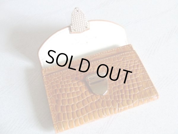 画像4: イアリアレザー高級感があるクロコ柄の名刺入れ／キャメル＜訳あり＞＜送料無料＞ (4)