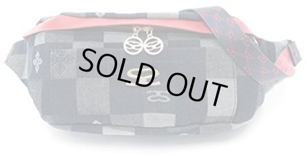 画像2: レディースSAVOY(サボイ)パッチワーク調デニム大きめウエストバッグ＜送料無料＞ (2)