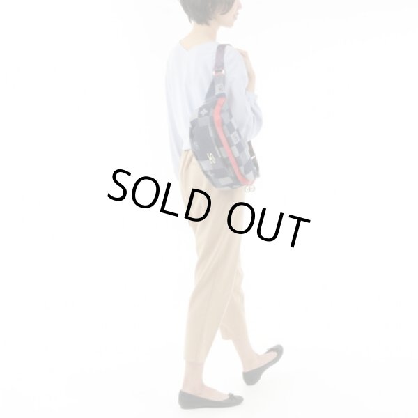 画像11: レディースSAVOY(サボイ)パッチワーク調デニム大きめウエストバッグ＜送料無料＞ (11)