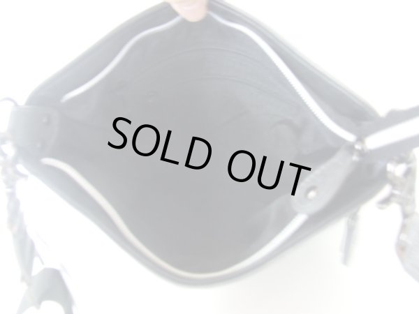 画像9: ポケット豊富で使いやすい！メンズフェイクレザースクエアショルダーバッグ／ブラック (9)