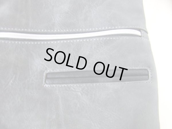 画像6: ポケット豊富で使いやすい！メンズフェイクレザースクエアショルダーバッグ／ブラック (6)