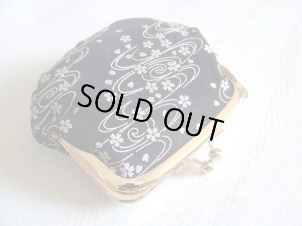 画像2: 印伝風桜水面柄レディース手のひらサイズのがま口財布（日本製） (2)