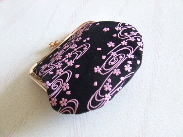 画像3: 印伝風桜水面柄レディース手のひらサイズのがま口財布（日本製） (3)