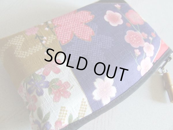 画像4: 桜を彩った華やかでかわいい金彩友禅柄アーチポーチ手づくり（日本製）＜送料無料＞ (4)
