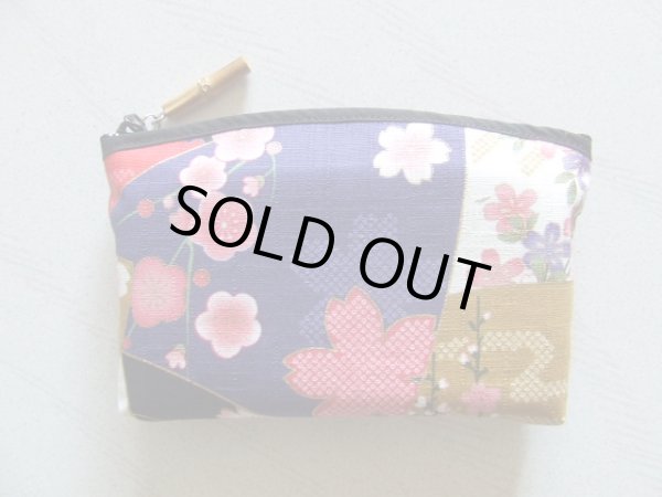 画像2: 桜を彩った華やかでかわいい金彩友禅柄アーチポーチ手づくり（日本製）＜送料無料＞ (2)