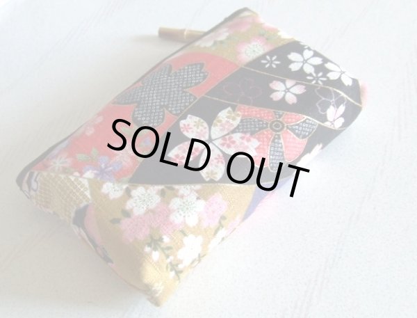 画像3: 桜を彩った華やかでかわいい金彩友禅柄アーチポーチ手づくり（日本製）＜送料無料＞ (3)