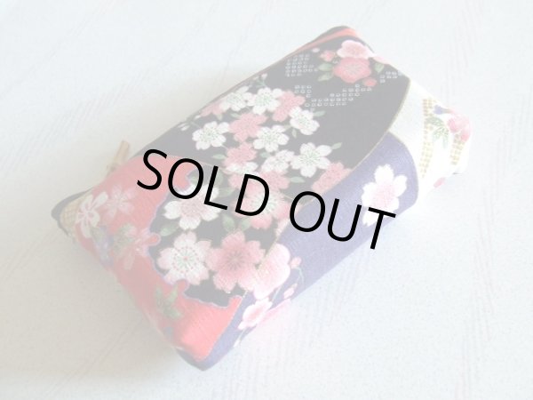 画像3: 桜を彩った華やかでかわいい金彩友禅柄アーチポーチ手づくり（日本製）＜送料無料＞ (3)