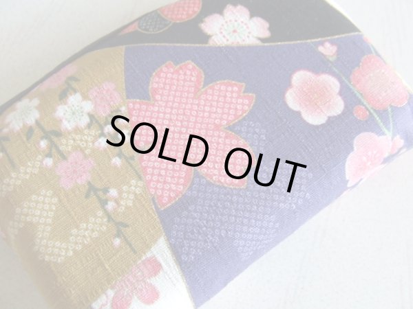 画像4: 桜を彩った華やかでかわいい金彩友禅柄アーチポーチ手づくり（日本製）＜送料無料＞ (4)