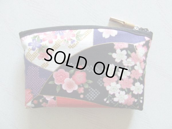 画像2: 桜を彩った華やかでかわいい金彩友禅柄アーチポーチ手づくり（日本製）＜送料無料＞ (2)
