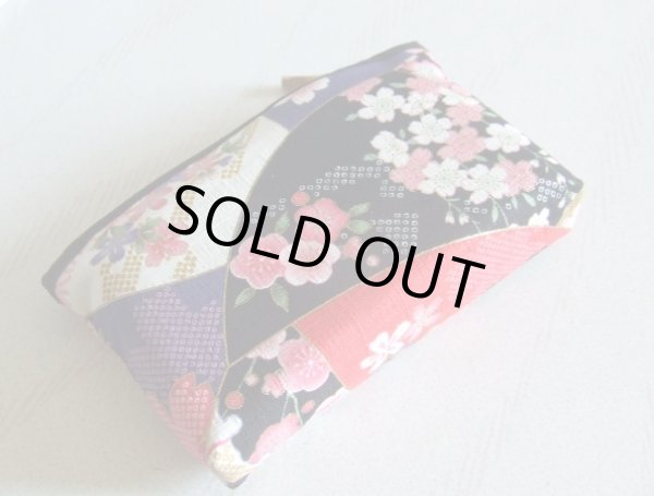 画像3: 桜を彩った華やかでかわいい金彩友禅柄アーチポーチ手づくり（日本製）＜送料無料＞ (3)