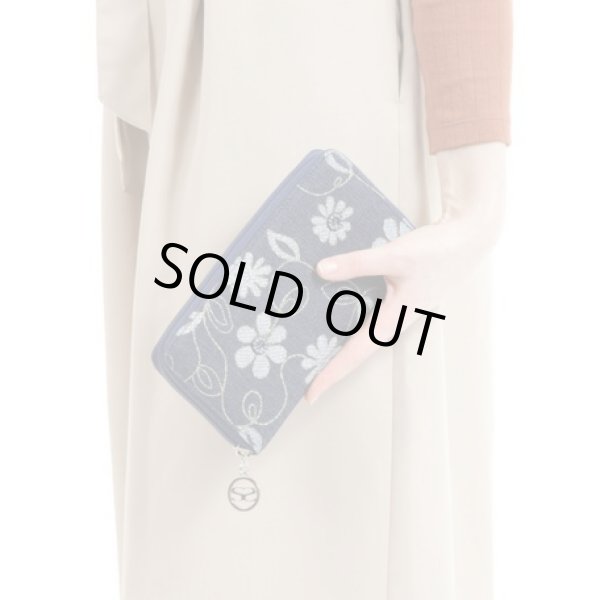画像6: ＜訳あり＞サボイ(SAVOY)デニム地に花模様をプリントした長財布レディース (6)