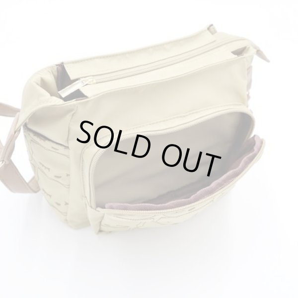 画像5: レディースぷくぷくプーちゃんナイロン撥水ショルダーバッグ／黒 (5)