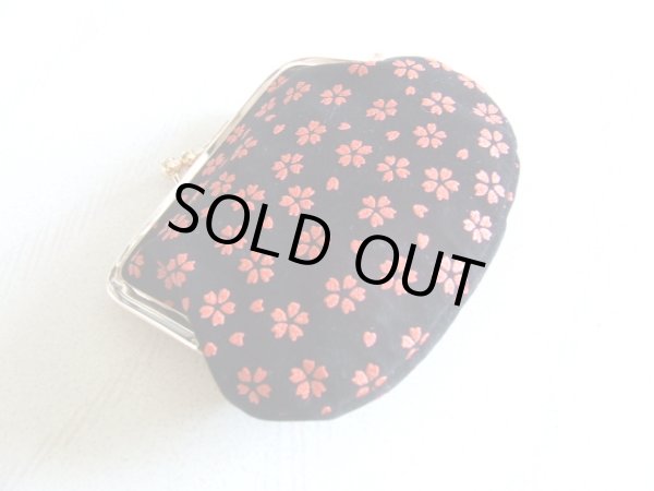 画像3: 印伝風桜柄レディース手のひらサイズのがま口財布／黒赤（日本製）＜送料無料＞ (3)