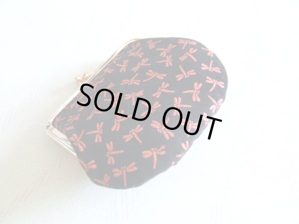 画像3: 印伝風とんぼ柄レディース手のひらサイズのがま口財布／黒赤（日本製） (3)