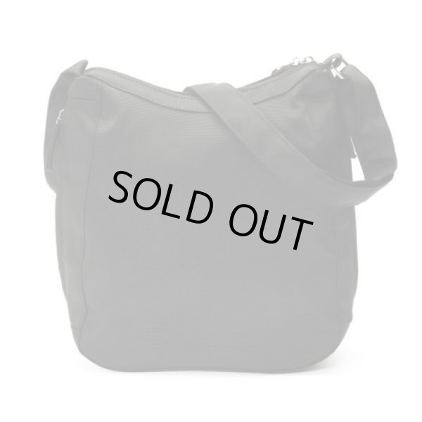 画像3: サボイ(SAVOY)ポケット８つ付き！レディース機能的なナイロン素材ショルダーバッグ＜店長おすすめ！＞ (3)