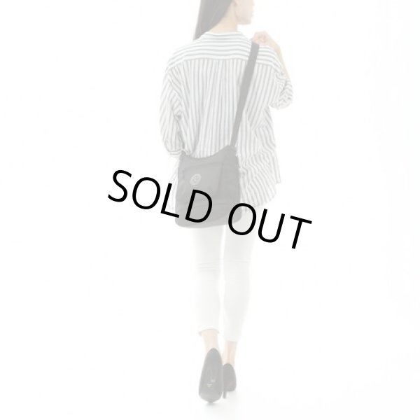 画像8: サボイ(SAVOY)ポケット８つ付き！レディース機能的なナイロン素材ショルダーバッグ＜店長おすすめ！＞ (8)