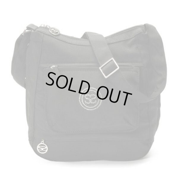 画像2: サボイ(SAVOY)ポケット８つ付き！レディース機能的なナイロン素材ショルダーバッグ＜店長おすすめ！＞ (2)