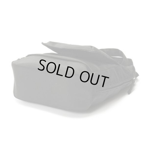 画像4: サボイ(SAVOY)ポケット８つ付き！レディース機能的なナイロン素材ショルダーバッグ＜店長おすすめ！＞ (4)