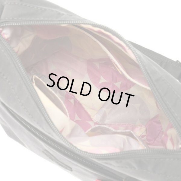 画像5: サボイ(SAVOY)ポケット８つ付き！レディース機能的なシンプルデザインナイロンショルダーバッグ＜店長おすすめ！＞ (5)
