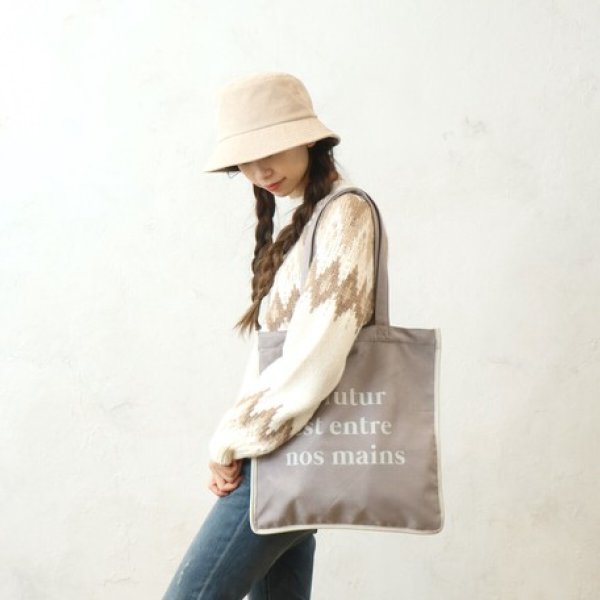 画像5: パイピングスエード調お洒落な英字プリントトートバッグ／カーキ (5)