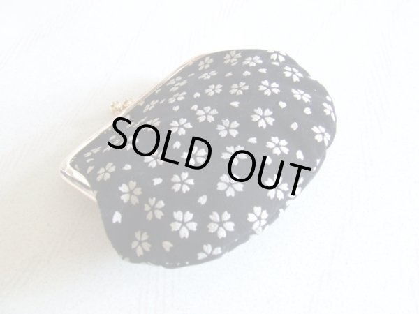 画像2: 印伝風桜柄レディース手のひらサイズのがま口財布／黒グレー（日本製）＜送料無料＞ (2)