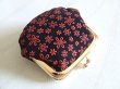 画像2: 印伝風花柄レディース手のひらサイズのがま口財布／黒赤（日本製） (2)