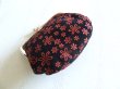 画像3: 印伝風花柄レディース手のひらサイズのがま口財布／黒赤（日本製） (3)