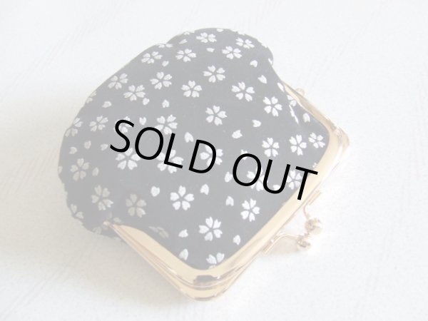 画像3: 印伝風桜柄レディース手のひらサイズのがま口財布／黒グレー（日本製）＜送料無料＞ (3)