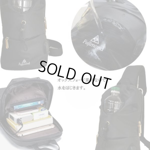 画像4: オックスフォード素材ボトルポケット付き機能的なボディバッグ (4)