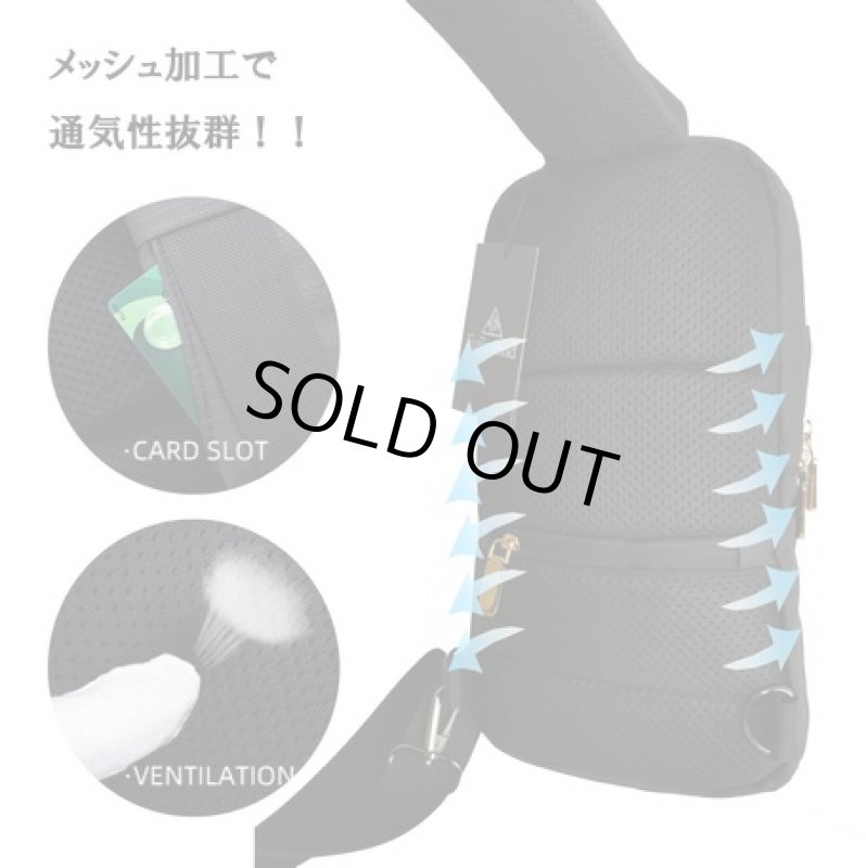 画像2: オックスフォード素材ボトルポケット付き機能的なボディバッグ (2)