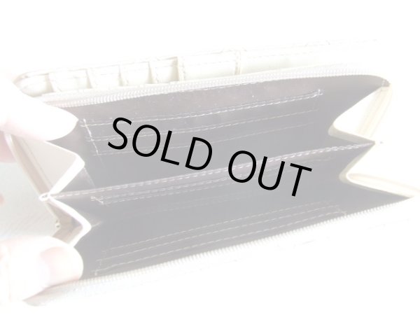 画像8: ＜訳あり＞R-KIKUCHIロゴレディース合成皮革二つ折り財布／ベージュ (8)