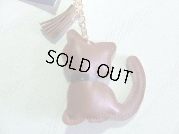 画像3: 愛猫家におすすめ！高級感ある 合皮バッグチャーム（猫）ストラップ／ブラウン＜送料無料＞  (3)