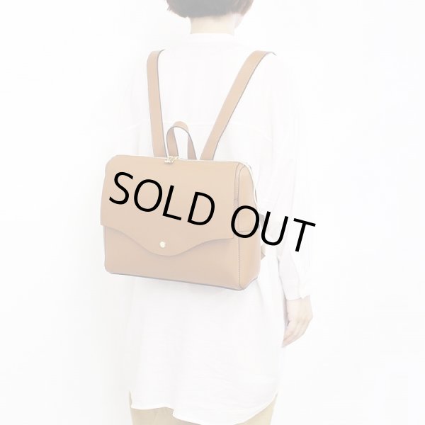 画像9: かるいかばん軽量化に拘ったレガートラルゴのおしゃれな横型リュックサック／キャメル＜おすすめ＞ (9)